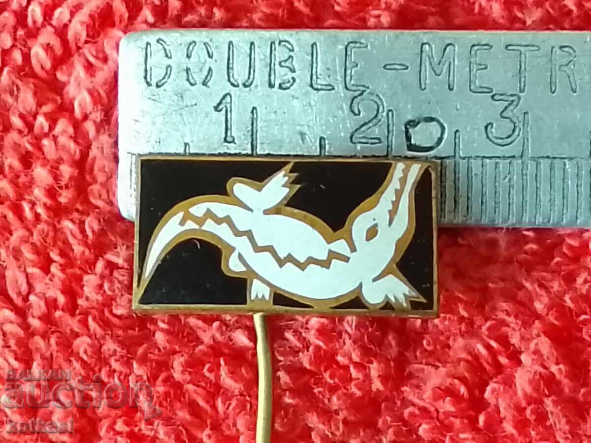 Old solid metal badge bronze enamel marking Old solid metal badge bronze enamel marking