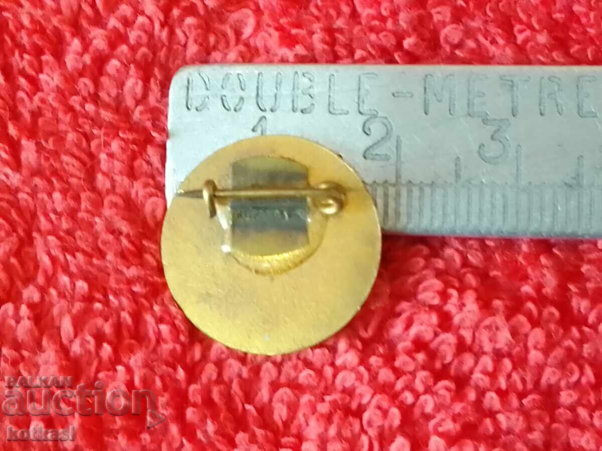 Old badge bronze FATHERLAND FRONT rare with price 25.50 BGN | € 13.04 Old badge bronze FATHERLAND FRONT rare with price 25.50 BGN | € 13.04