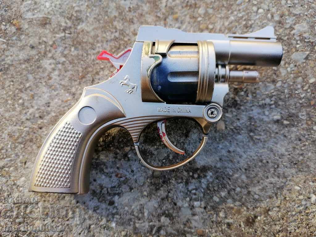 Old toy revolver with eyelets Works with price 26.00 BGN | € 13.29 Old toy revolver with eyelets Works with price 26.00 BGN | € 13.29