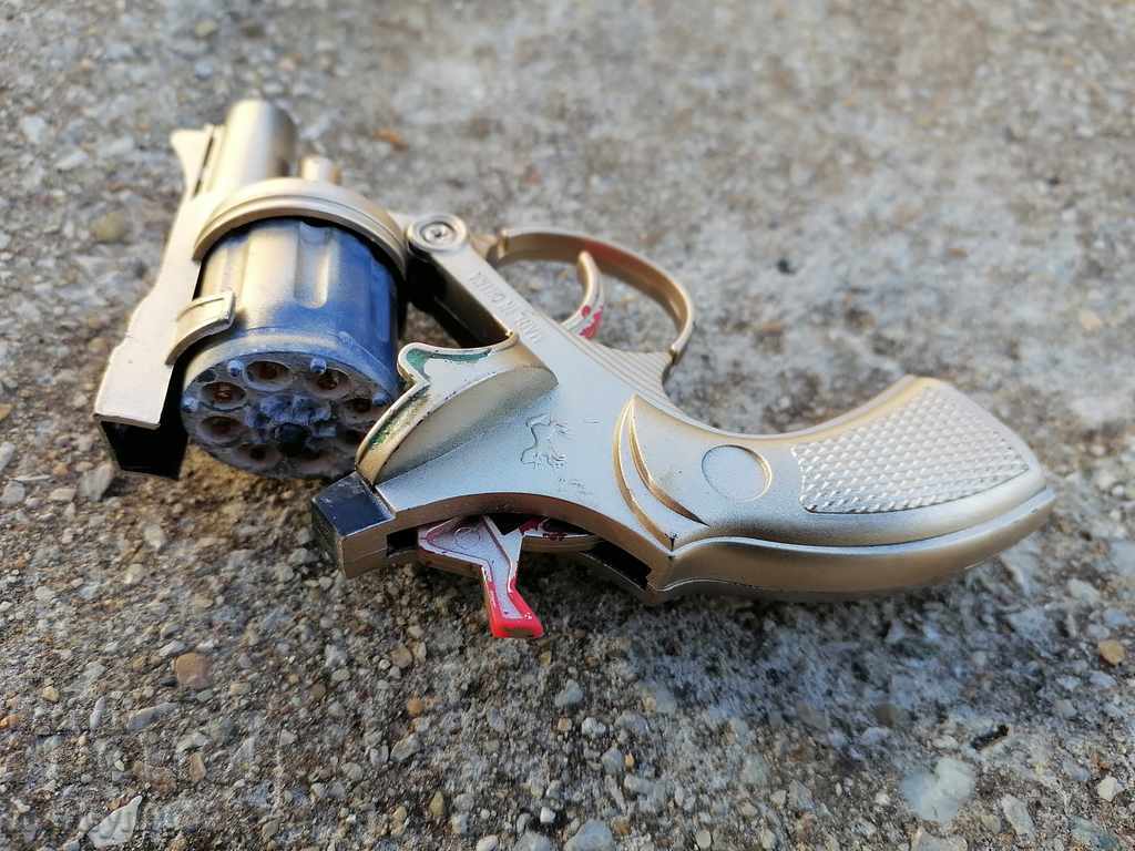 Old toy revolver with eyelets Works - 5 Old toy revolver with eyelets Works - 5