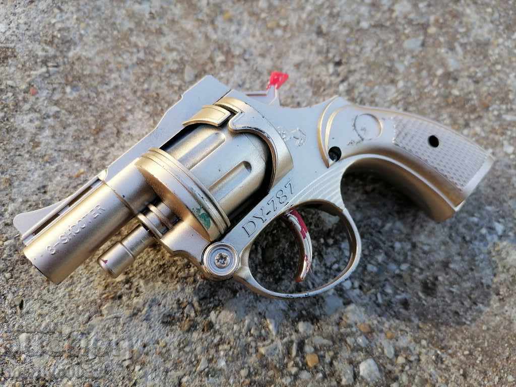 Old toy revolver with eyelets Works - 7 Old toy revolver with eyelets Works - 7
