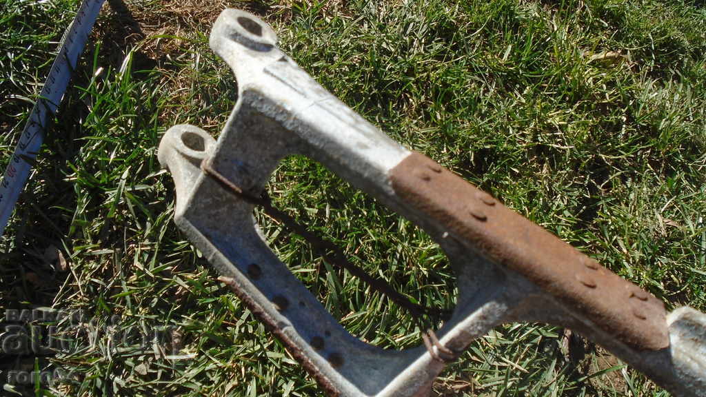 Auction MOTO STAND - REPAIRED Auction MOTO STAND - REPAIRED