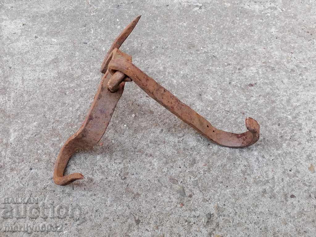 Delivery of An old forged scraping hook, double twin