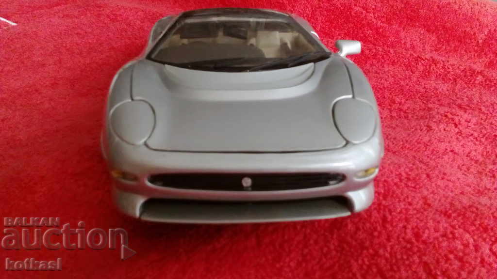 Auction Metal car 28 cm JAGUAR XJ220 1/18 Maisto JAGUAR Auction Metal car 28 cm JAGUAR XJ220 1/18 Maisto JAGUAR