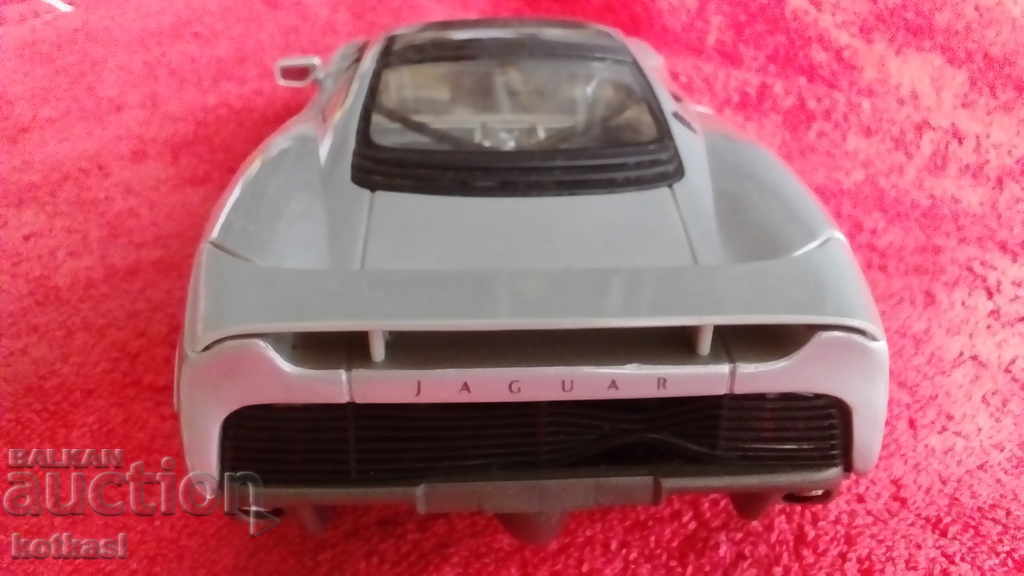 Delivery of Metal car 28 cm JAGUAR XJ220 1/18 Maisto JAGUAR Delivery of Metal car 28 cm JAGUAR XJ220 1/18 Maisto JAGUAR