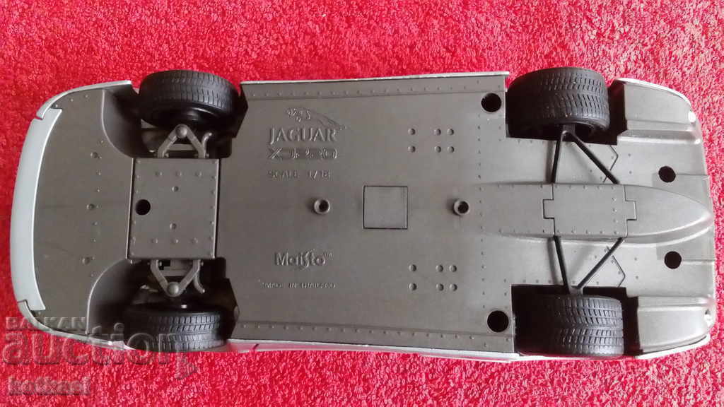Metal car 28 cm JAGUAR XJ220 1/18 Maisto JAGUAR - 7 Metal car 28 cm JAGUAR XJ220 1/18 Maisto JAGUAR - 7