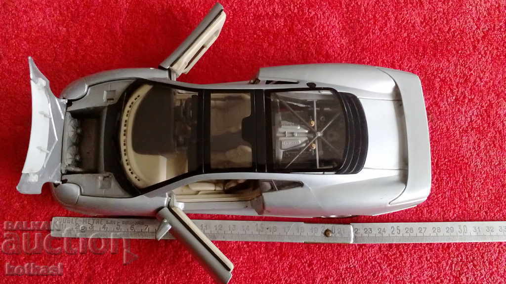 Metal car 28 cm JAGUAR XJ220 1/18 Maisto JAGUAR Metal car 28 cm JAGUAR XJ220 1/18 Maisto JAGUAR