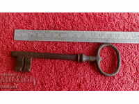 Cheie veche mare din fier forjat manual