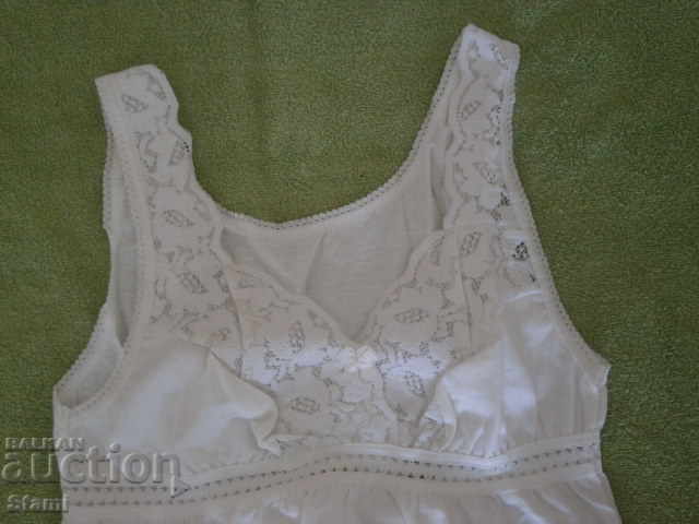 Corsaj de dama alb marimea 42, nou cu preț 9.00 BGN | € 4.60 Corsaj de dama alb marimea 42, nou cu preț 9.00 BGN | € 4.60