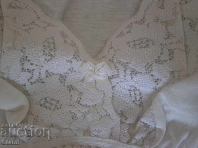 Licitație Corsaj de dama alb marimea 42, nou Licitație Corsaj de dama alb marimea 42, nou
