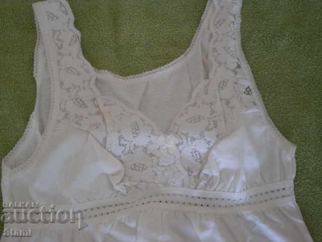 Livrarea Corsaj de dama alb marimea 42, nou Livrarea Corsaj de dama alb marimea 42, nou