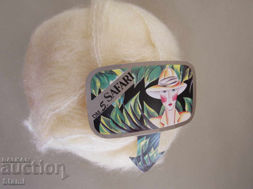 Auction Golden yellow mohair yarn 35 grams Auction Golden yellow mohair yarn 35 grams