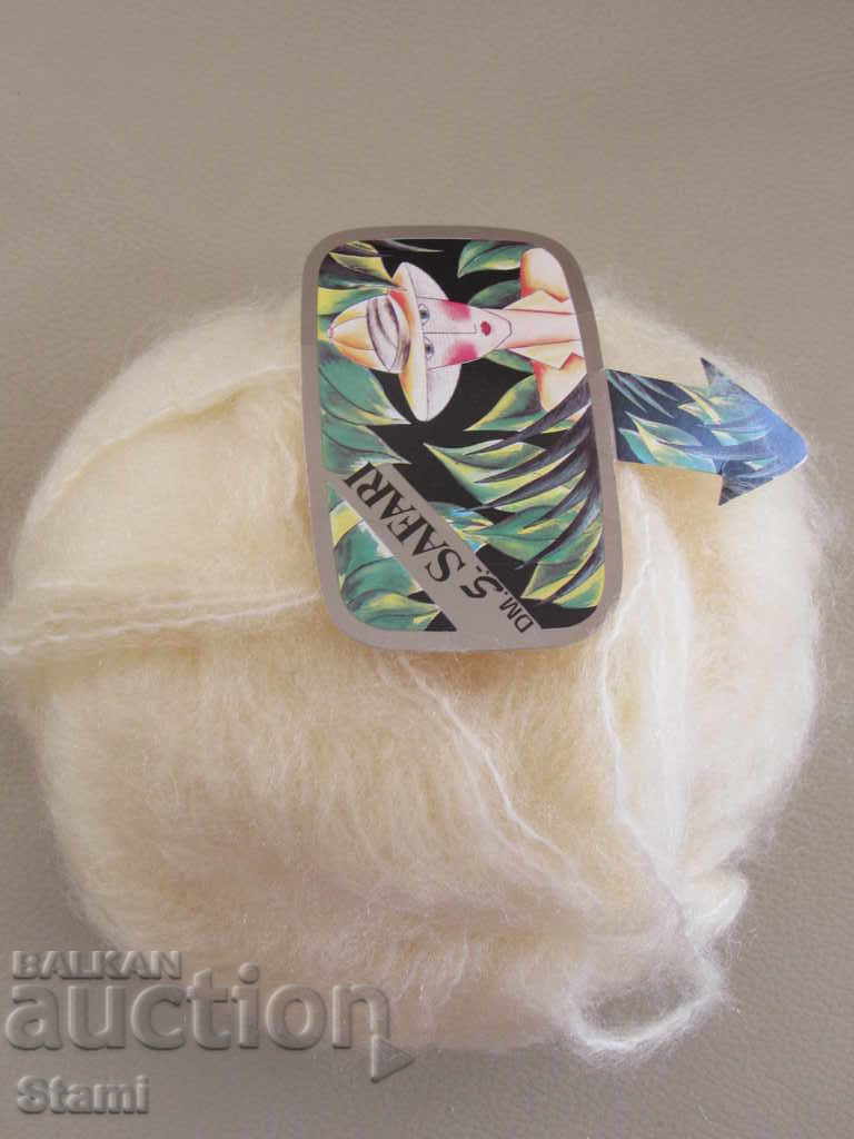 Delivery of Golden yellow mohair yarn 35 grams Delivery of Golden yellow mohair yarn 35 grams