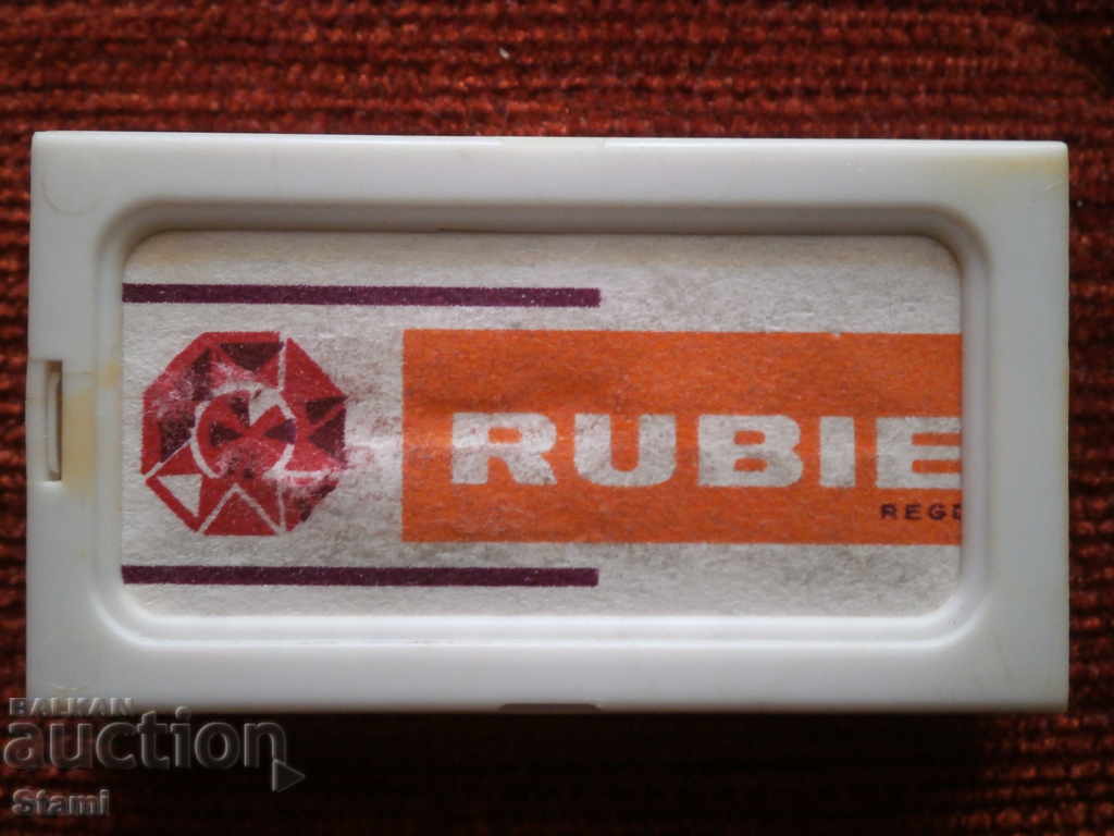 Brici RUBIE într-o cutie cu preț 8.00 BGN | € 4.09 Brici RUBIE într-o cutie cu preț 8.00 BGN | € 4.09