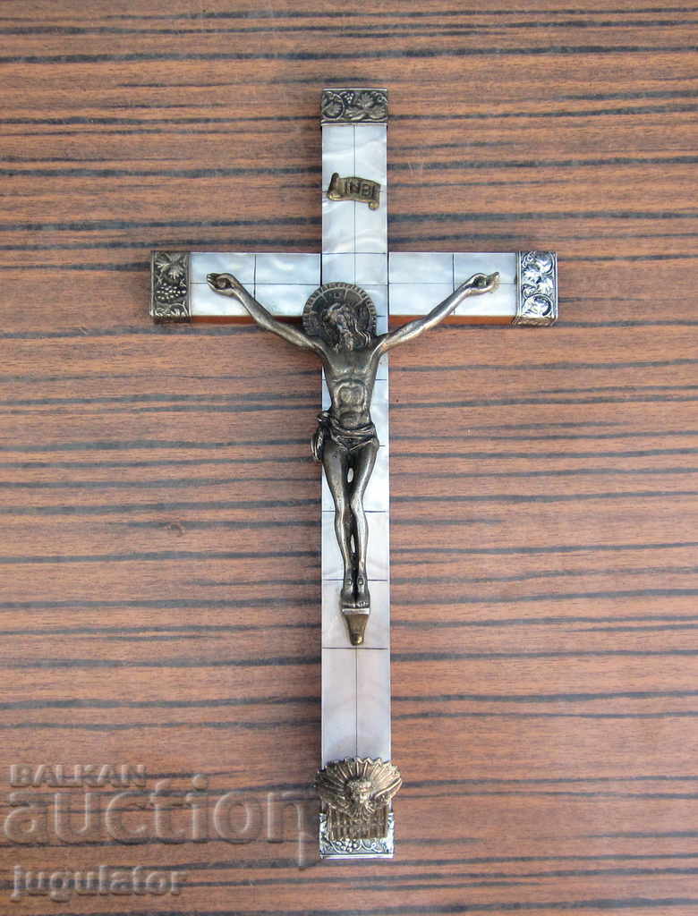 crucifix vechi mare din lemn de sidef cu cruce Iisus Hristos