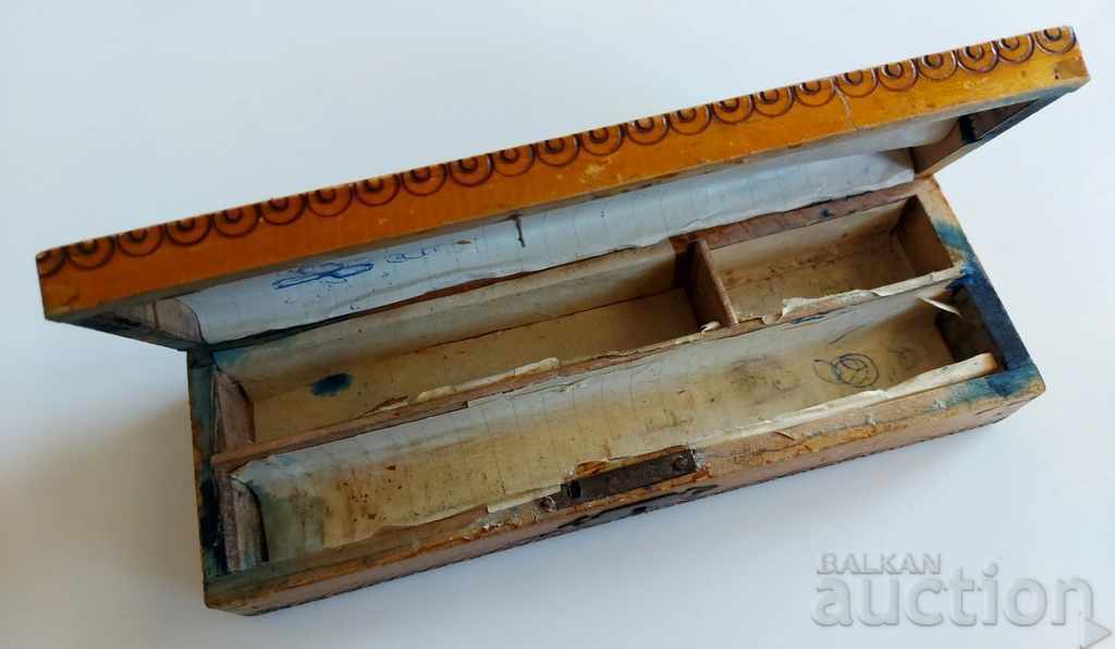 OLD WOODEN PYROGRAPHED PENCIL PENALTY BOX BOX with price 7.00 BGN | € 3.58 OLD WOODEN PYROGRAPHED PENCIL PENALTY BOX BOX with price 7.00 BGN | € 3.58