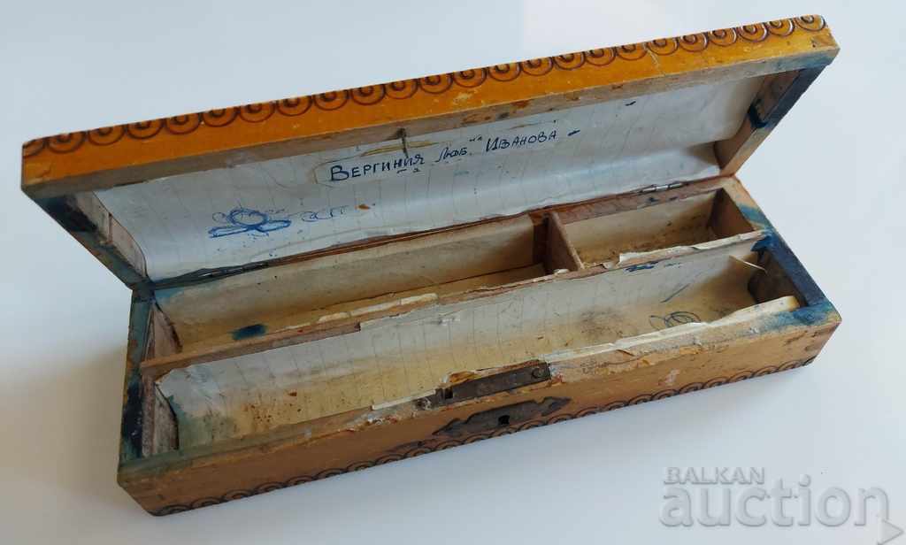 Delivery of OLD WOODEN PYROGRAPHED PENCIL PENALTY BOX BOX Delivery of OLD WOODEN PYROGRAPHED PENCIL PENALTY BOX BOX
