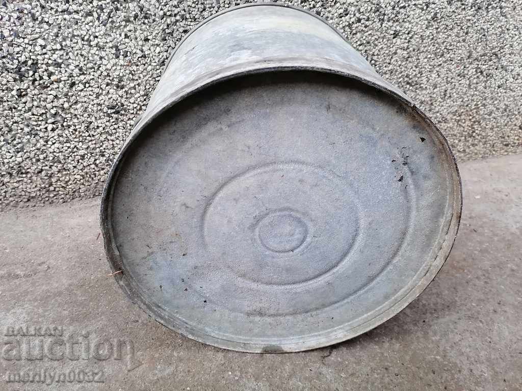 Auction Old metal rubber bucket, 30 liter can Auction Old metal rubber bucket, 30 liter can