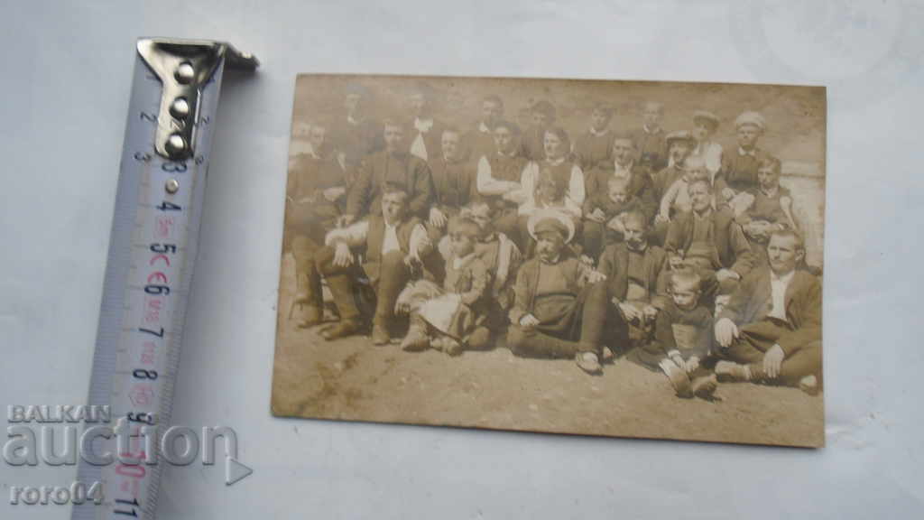 Auction MEN IN DRESSES Auction MEN IN DRESSES