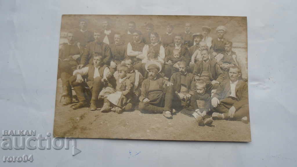 MEN IN DRESSES - 6 MEN IN DRESSES - 6