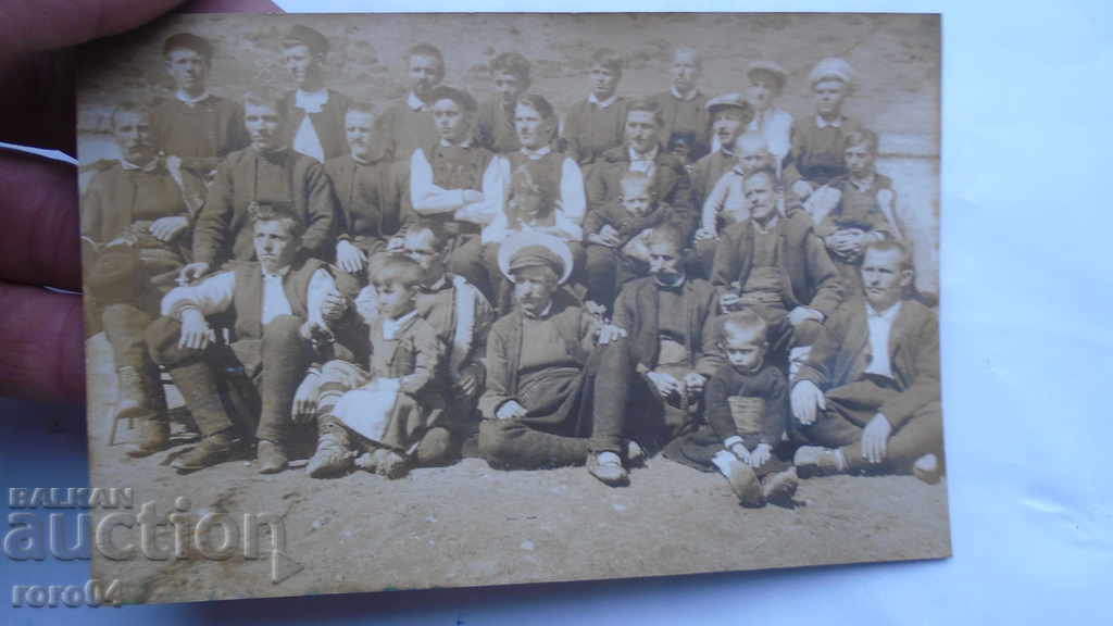 MEN IN DRESSES - 7 MEN IN DRESSES - 7