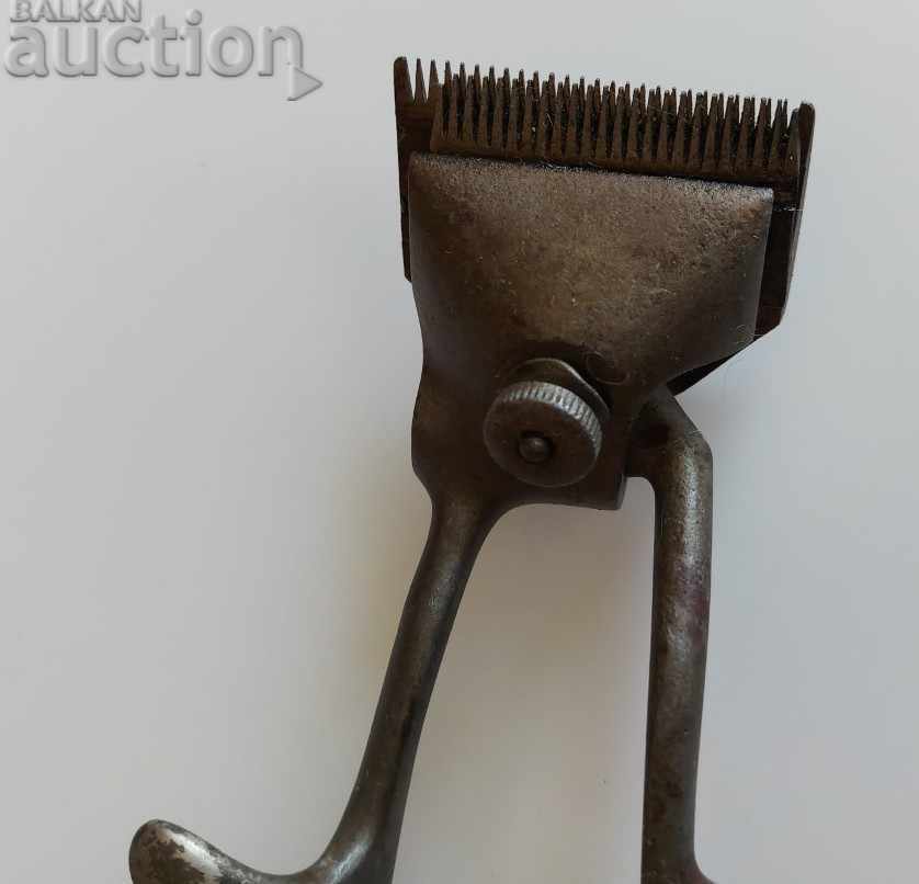 OLD HAND MACHINE FOR CUTTING CUTTING with price 8.00 BGN | € 4.09