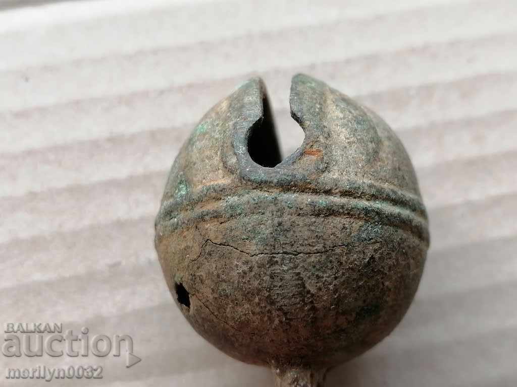 Clopot de căruță de cai tip „nucă” din bronz – secolul al XIX-lea cu preț 38.00 BGN | € 19.43 Clopot de căruță de cai tip „nucă” din bronz – secolul al XIX-lea cu preț 38.00 BGN | € 19.43