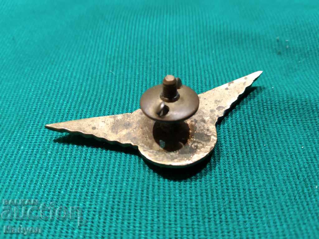 Auction I am selling an old royal sign.RRRRR Auction I am selling an old royal sign.RRRRR