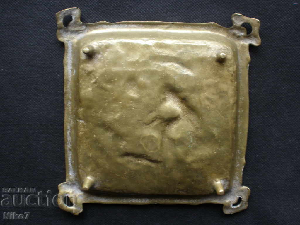 Delivery of Old, massive, bronze "art" ashtray. Delivery of Old, massive, bronze "art" ashtray.