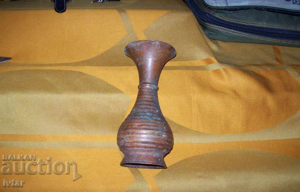 Стара медна/бакърена/ ваза с цена 14.00 лв. | € 7.16 Стара медна/бакърена/ ваза с цена 14.00 лв. | € 7.16