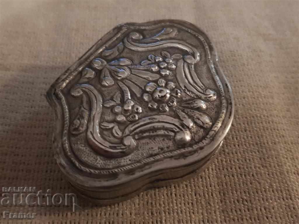 Licitație Cutie rară de renaștere pentru praf de prizat, cutie ARGINT Licitație Cutie rară de renaștere pentru praf de prizat, cutie ARGINT