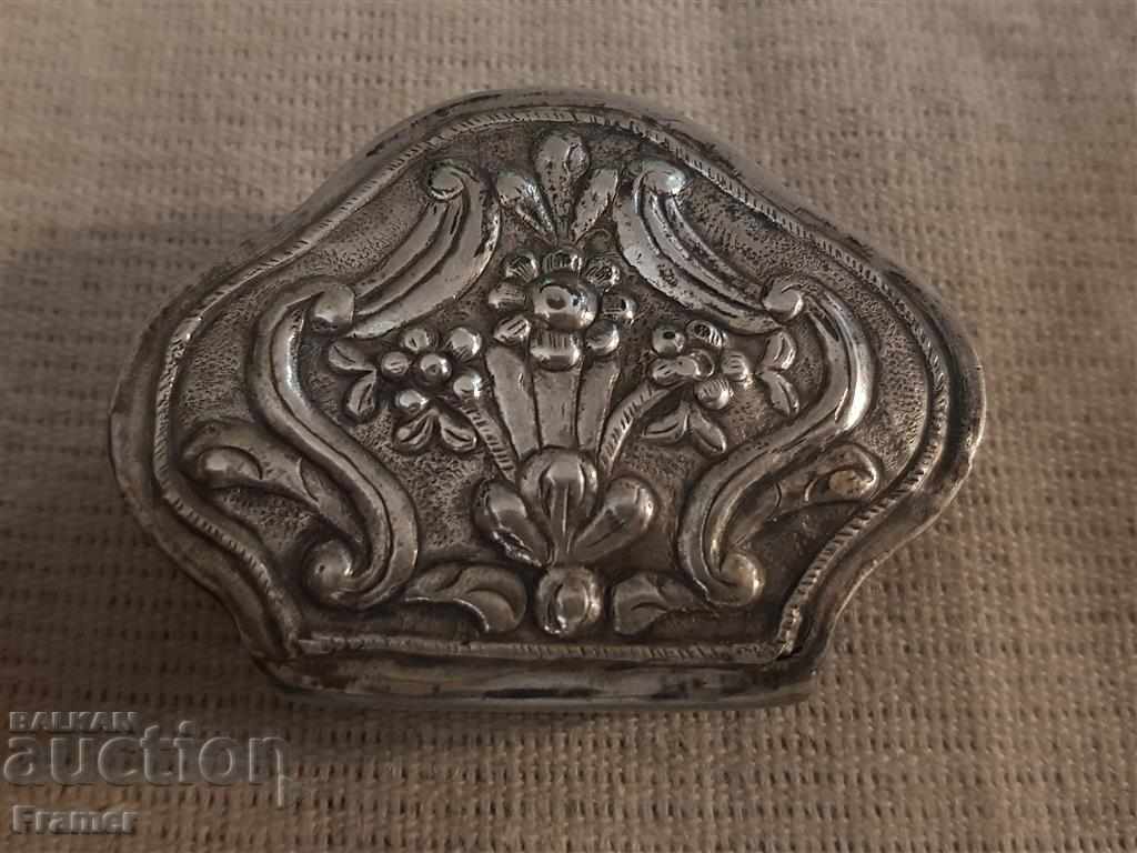 Доставка на Рядка Възрожденска Кутийка за енфие прахове кутия СРЕБРО Доставка на Рядка Възрожденска Кутийка за енфие прахове кутия СРЕБРО