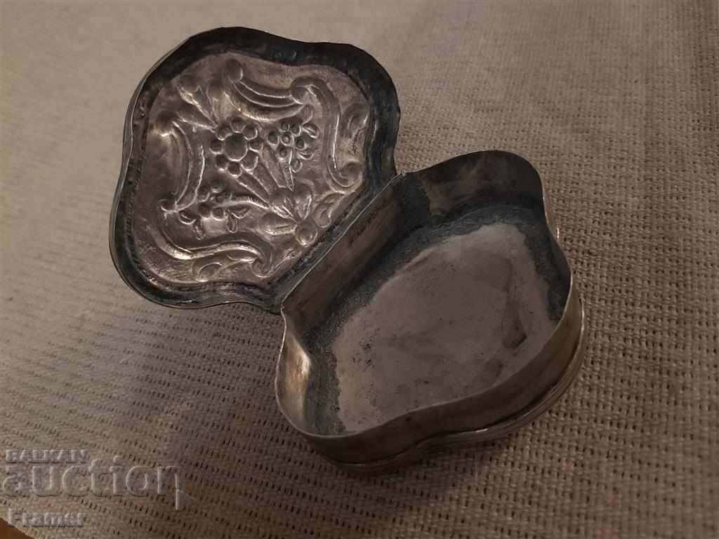 Рядка Възрожденска Кутийка за енфие прахове кутия СРЕБРО - 6 Рядка Възрожденска Кутийка за енфие прахове кутия СРЕБРО - 6