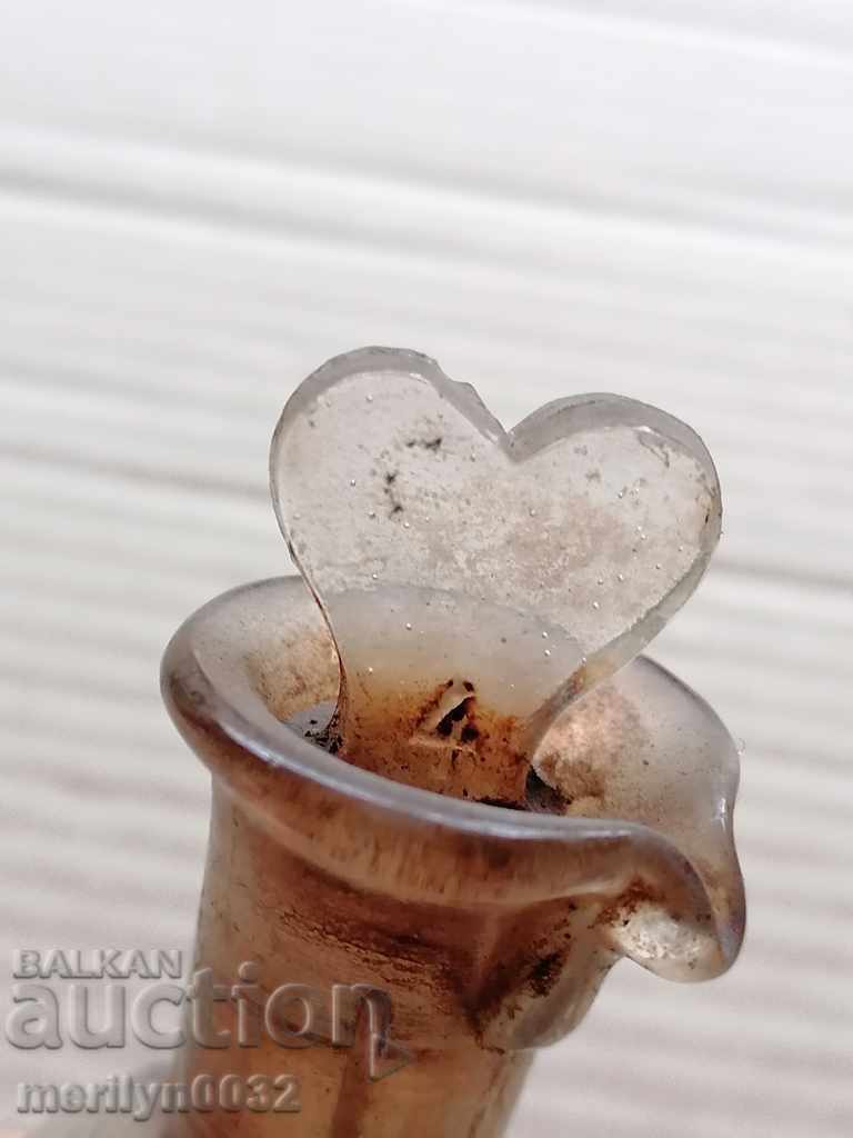 Delivery of Old medical bottle pipette dropper bottle