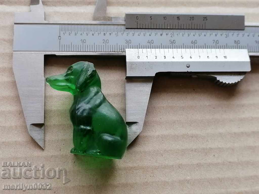 Livrarea Figurină de câine veche, decorată din sticlă