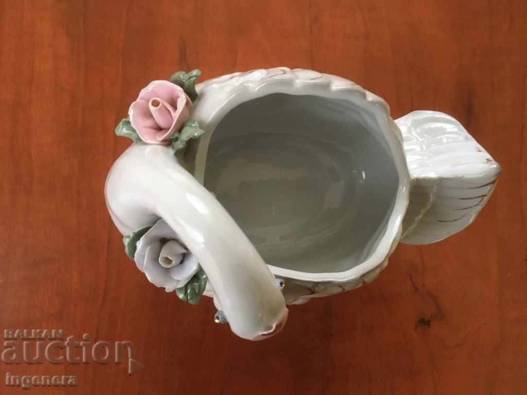 Delivery of PORCELAIN SWAN BONBONIERA GOLDEN FIGURE Delivery of PORCELAIN SWAN BONBONIERA GOLDEN FIGURE