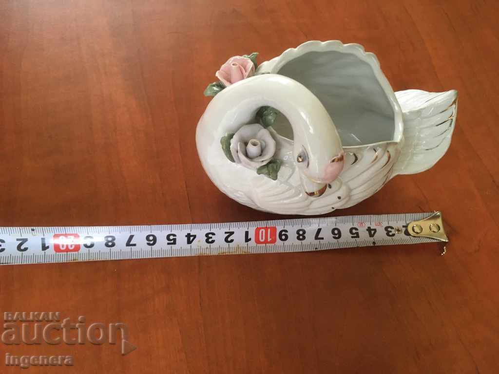 PORCELAIN SWAN BONBONIERA GOLDEN FIGURE - 5 PORCELAIN SWAN BONBONIERA GOLDEN FIGURE - 5