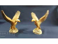 A pair of exquisite eagle sculptures