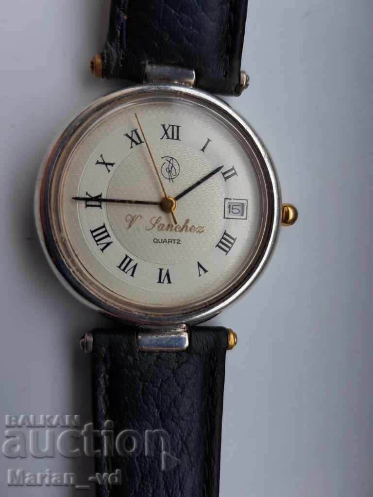 Дамски стилен часовник със сребърна каса