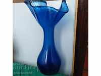 Голяма кристална ваза от синьо стъкло