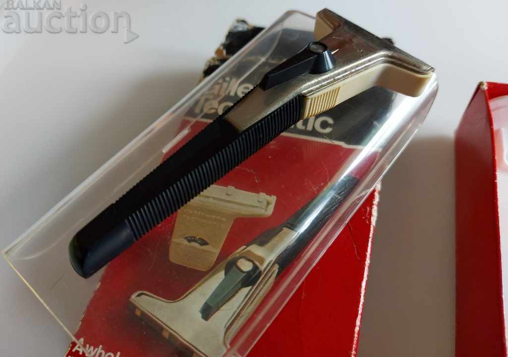 Auction  GILLETTE TECHMATIC SHAVER SHARPENER VEST