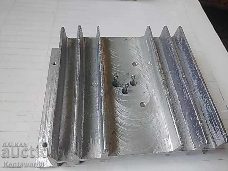 Tranzistor puternic de înaltă tensiune KT809A - nou. cu preț 5.00 BGN | € 2.56 Tranzistor puternic de înaltă tensiune KT809A - nou. cu preț 5.00 BGN | € 2.56