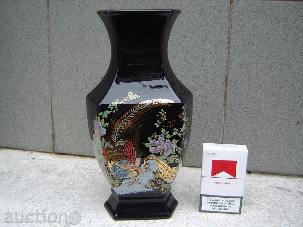 Όμορφη ζωγραφισμένη πορσελάνινη βάζα Ιταλίας