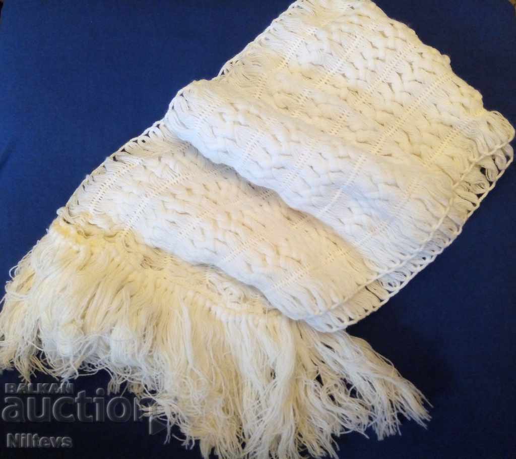 Delivery of Set of winter hat and scarf hand-knitted, new, not worn.