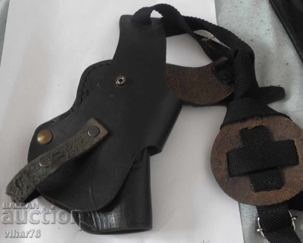pistol holster cu preț 26.99 BGN | € 13.80 pistol holster cu preț 26.99 BGN | € 13.80