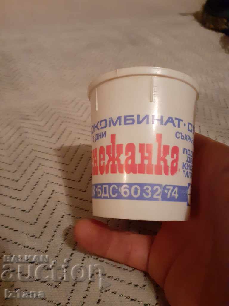 Auction Old box, package of Snow White yoghurt Auction Old box, package of Snow White yoghurt