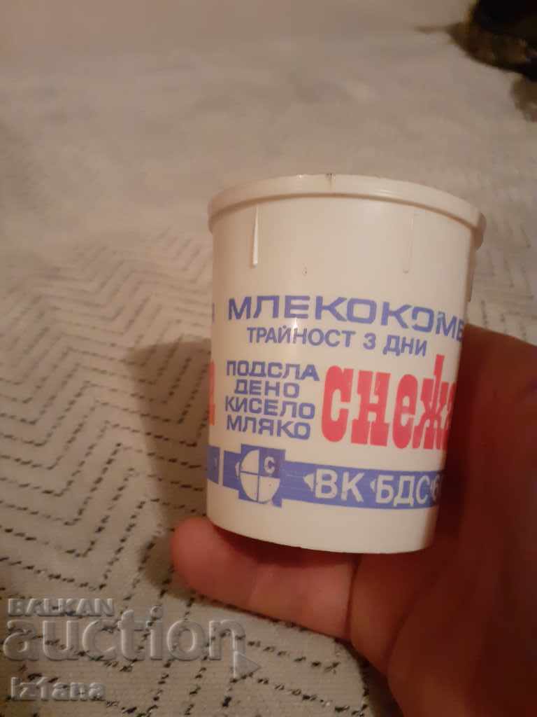 Delivery of Old box, package of Snow White yoghurt Delivery of Old box, package of Snow White yoghurt