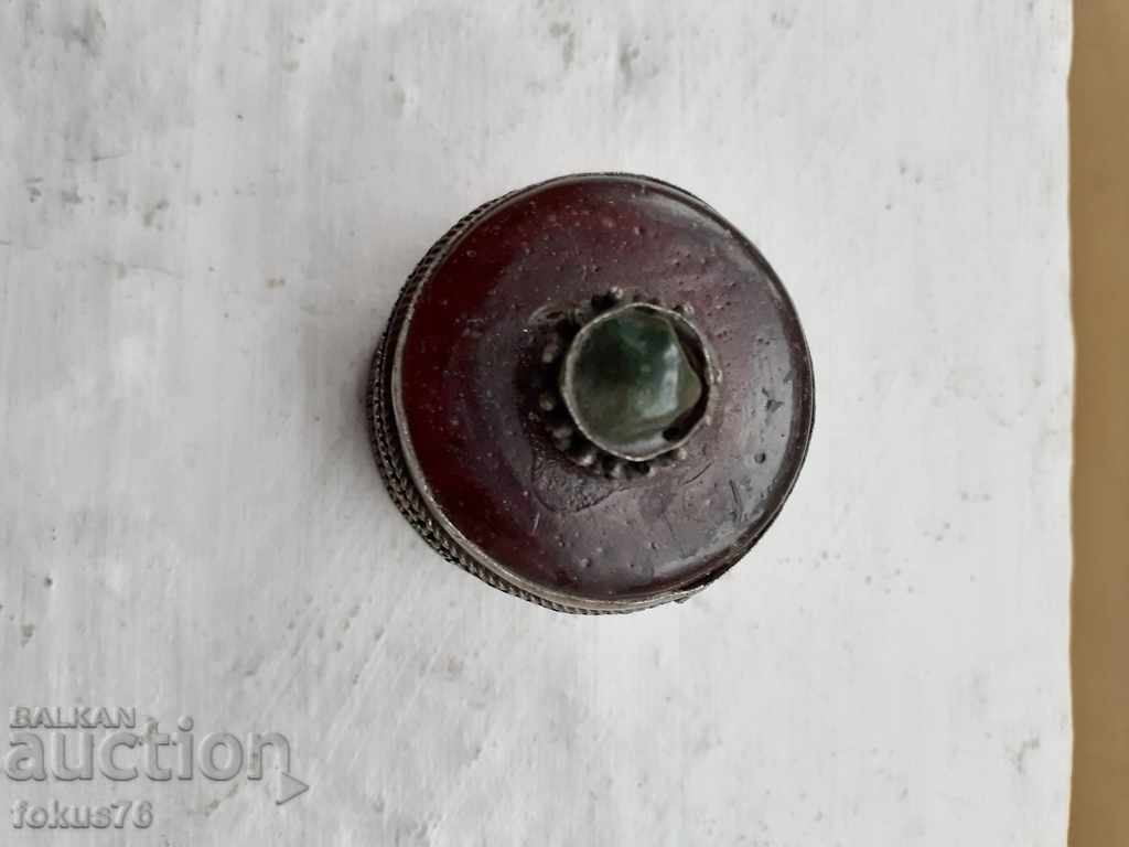 Antique box with price 19.00 BGN | € 9.71 Antique box with price 19.00 BGN | € 9.71