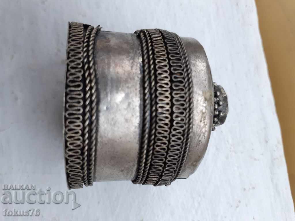 Auction Antique box Auction Antique box