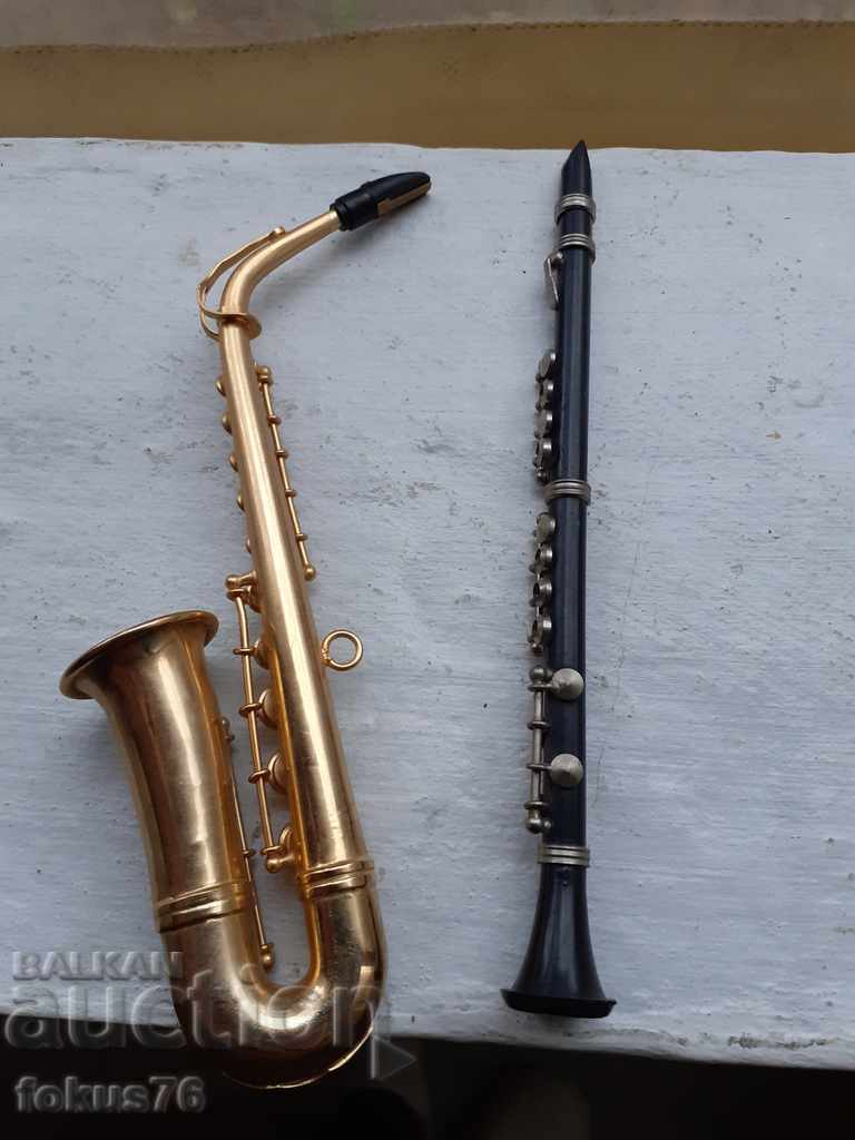 Lot of two musical figures trumpet and clarinet - souvenirs with price 29.00 BGN | € 14.83 Lot of two musical figures trumpet and clarinet - souvenirs with price 29.00 BGN | € 14.83